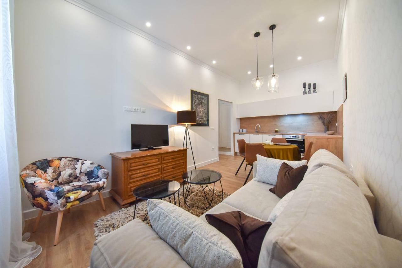 Center Simeon Apartment *